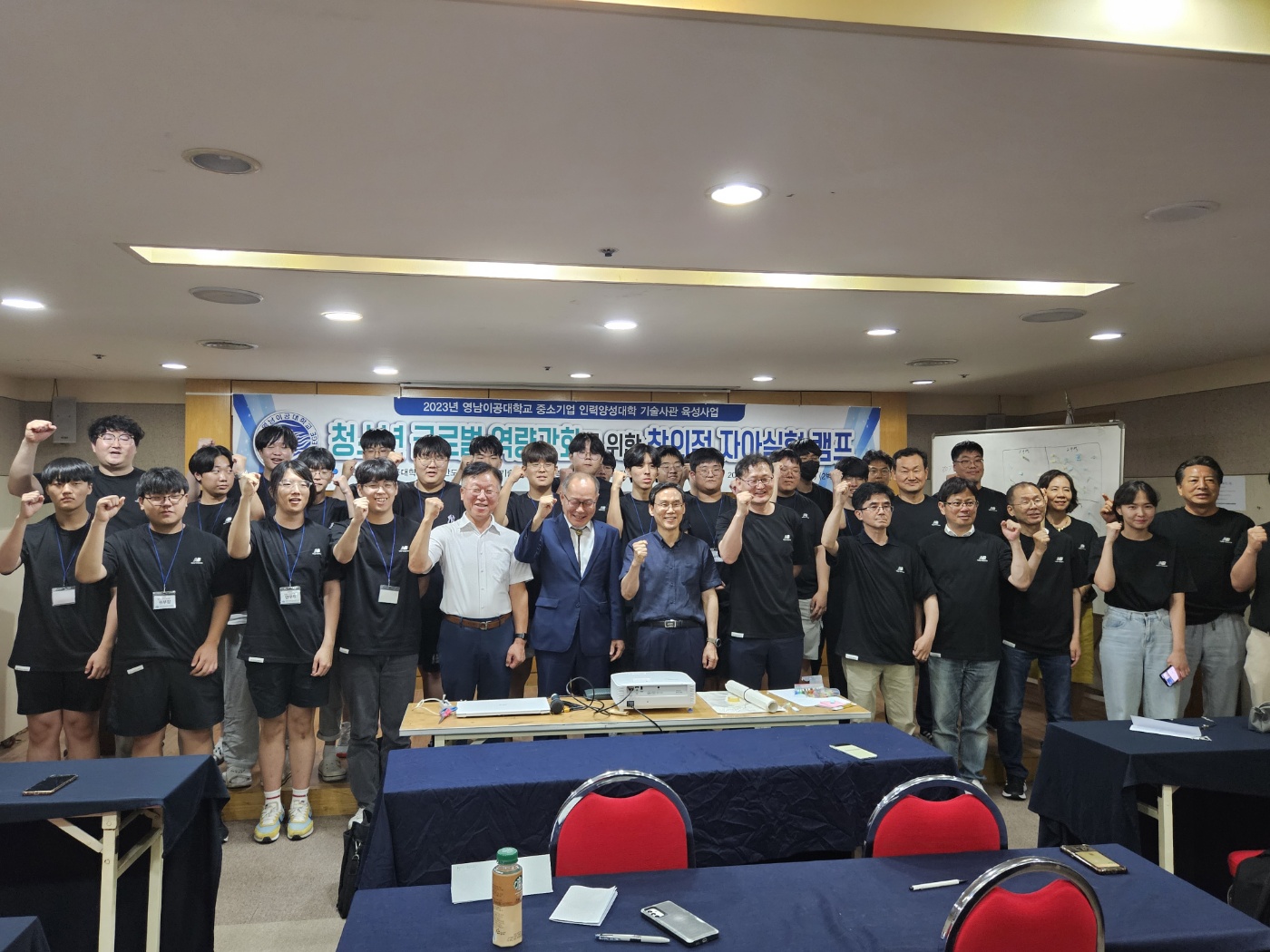 ebec9b64da2190ee12980cf6387661f9.jpg